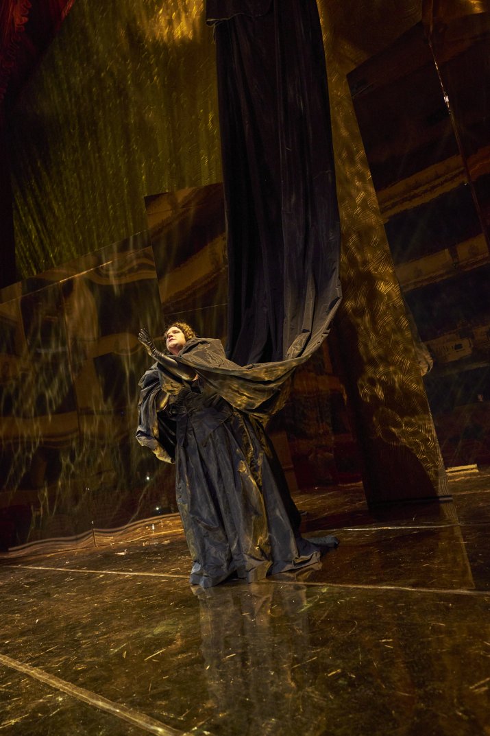 Elisabeth!_StefanieReinsperger_c_TommyHetzel_BURG_034_0